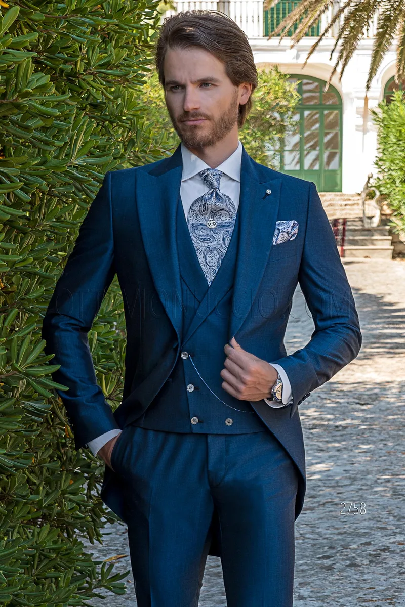 Abito modello Tight moderno in lana mohair blu royal e gilet doppiopetto – pa