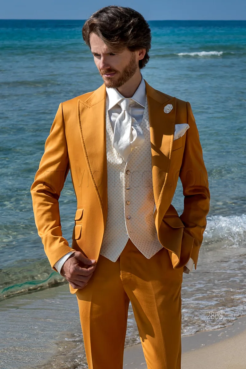 Abito cerimonia in satin oro per un matrimonio hipster-style 1