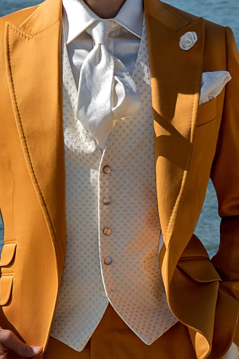 Abito cerimonia in satin oro per un matrimonio hipster-style 2