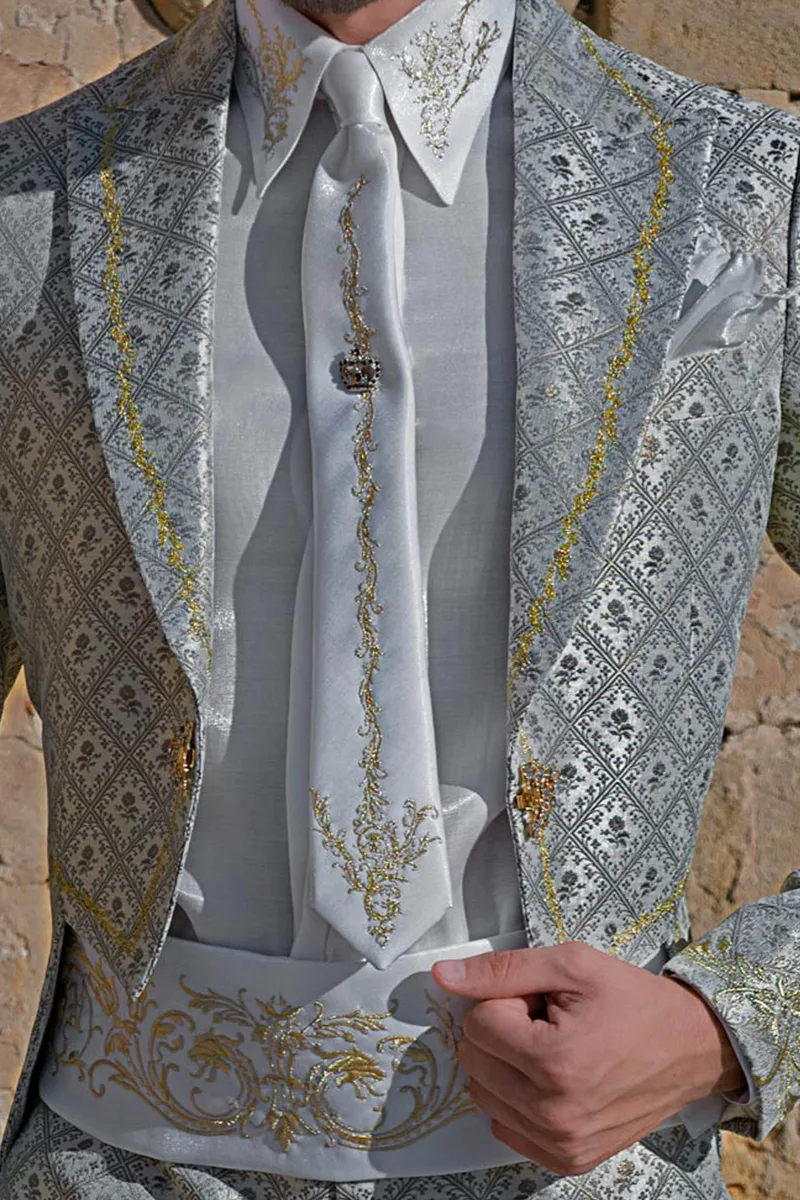 Frac cerimonia broccato avorio ricamo oro stile principesco 3