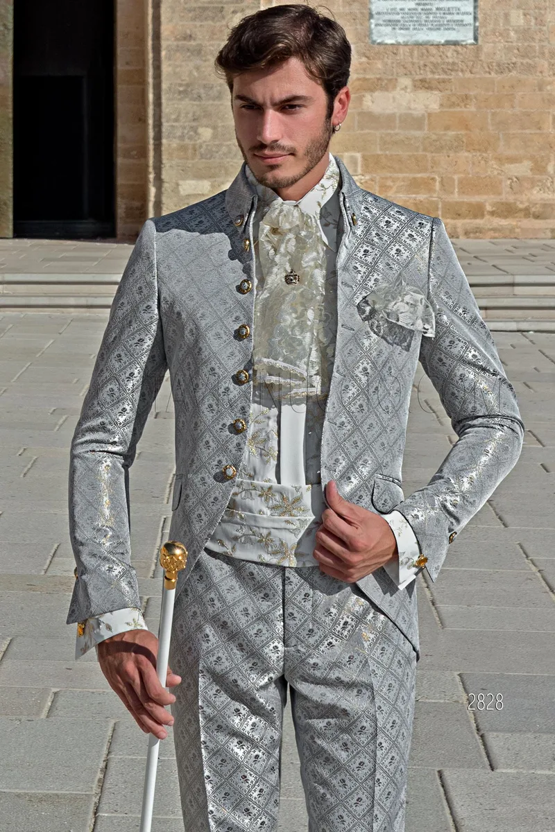 Abito redingote cerimonia stile barocco broccato grigio perla collo napoleone 2
