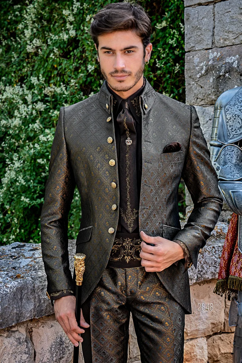 Abito cerimonia con collo napoleone broccato grigio e oro in stile gotico – pa