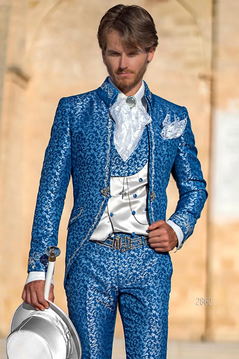 Abito cerimonia damascato blu royal con ricamo argento in stile barocco – pa