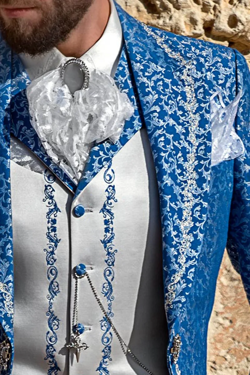 Frac stile barocco blu royal damascato con ricami argento in stile signorile 3