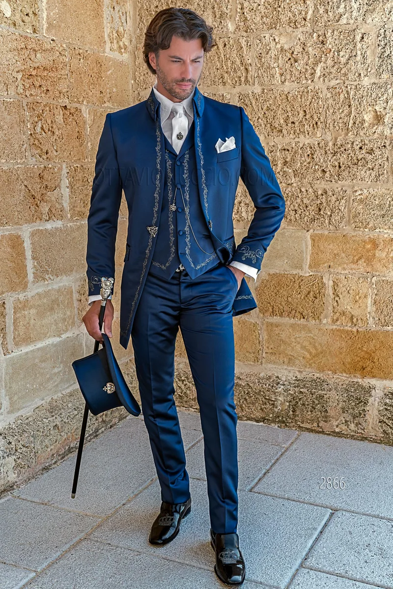 Abito da sposo stile barocco in raso blu ricami nero-argento – fi