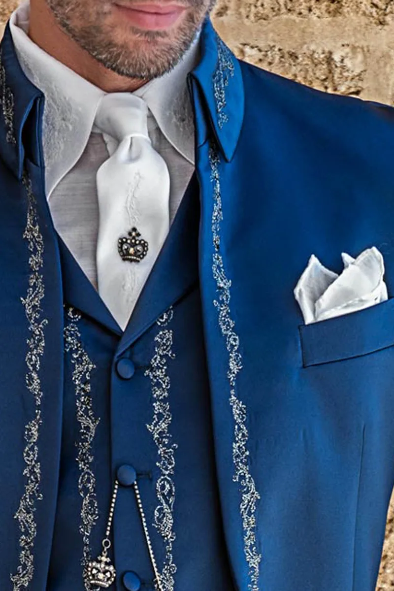 Abito da sposo stile barocco in raso blu ricami nero-argento 3