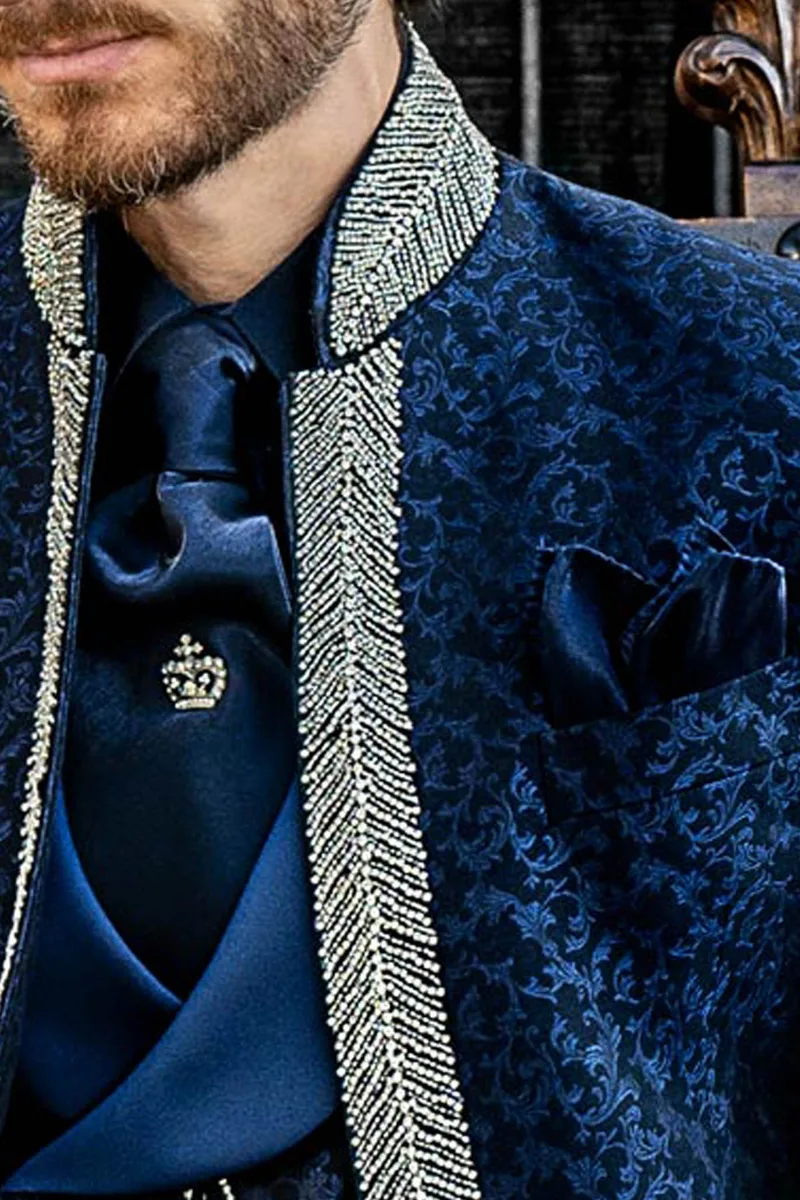 Abito alta moda gotica damascato blu con passamaneria di cristallo 3