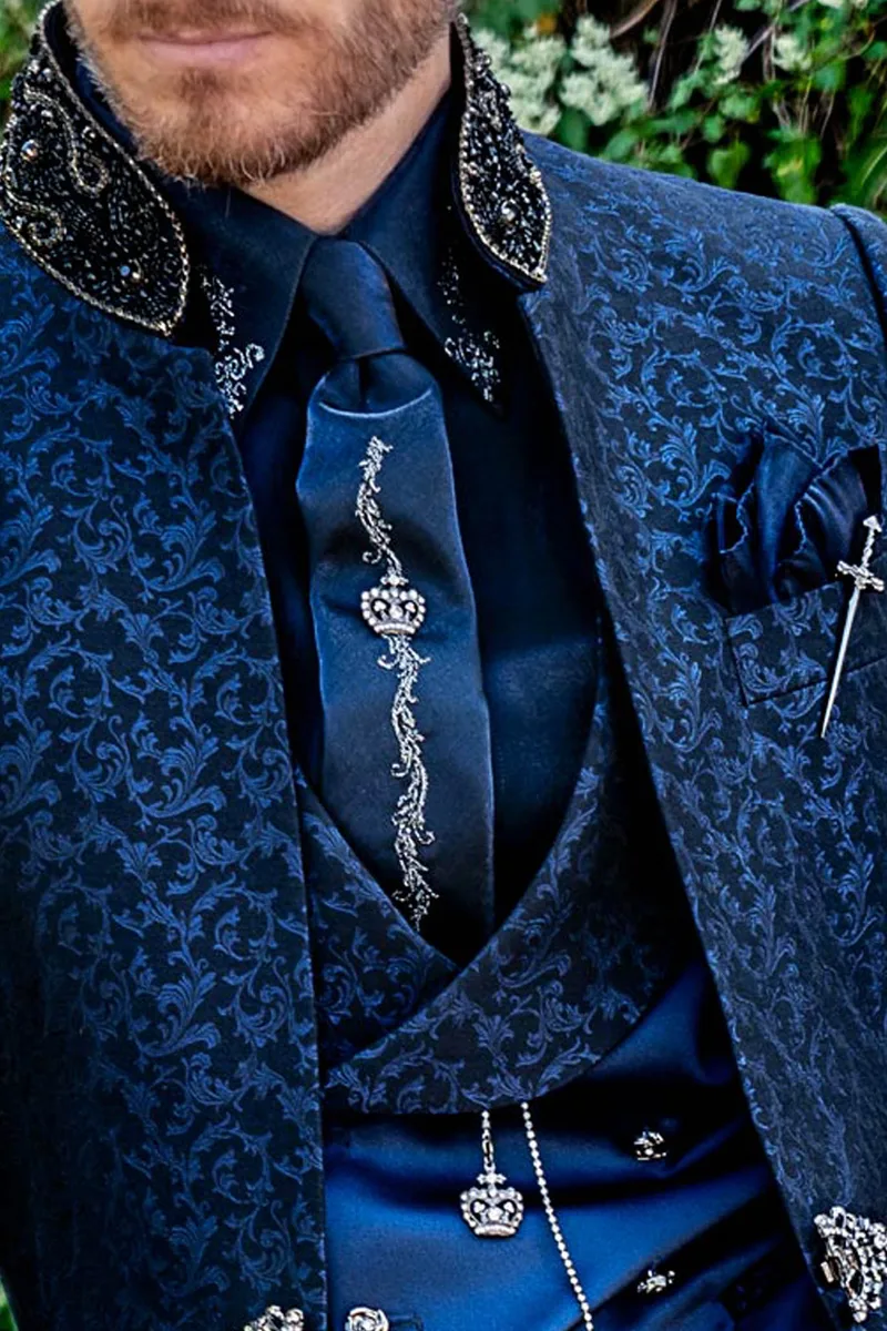 Abito coreano alta moda gotica damascato blu con passamaneria sul collo 3