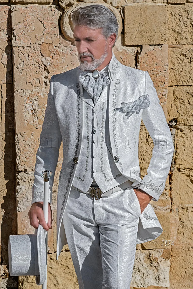 Abito da cerimonia stile sofisticato damascato bianco con ricamo argento – pa