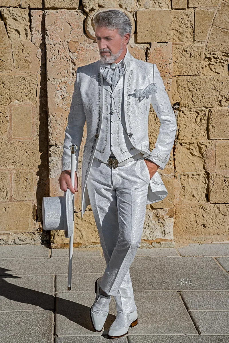 Abito da cerimonia stile sofisticato damascato bianco con ricamo argento – fi