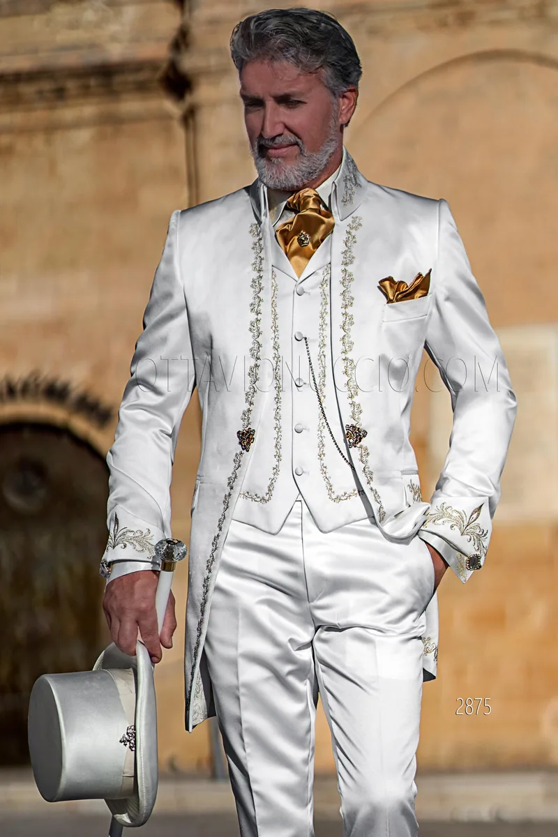 Abito barocco da cerimonia stile signorile in raso bianco con ricamo oro – pa