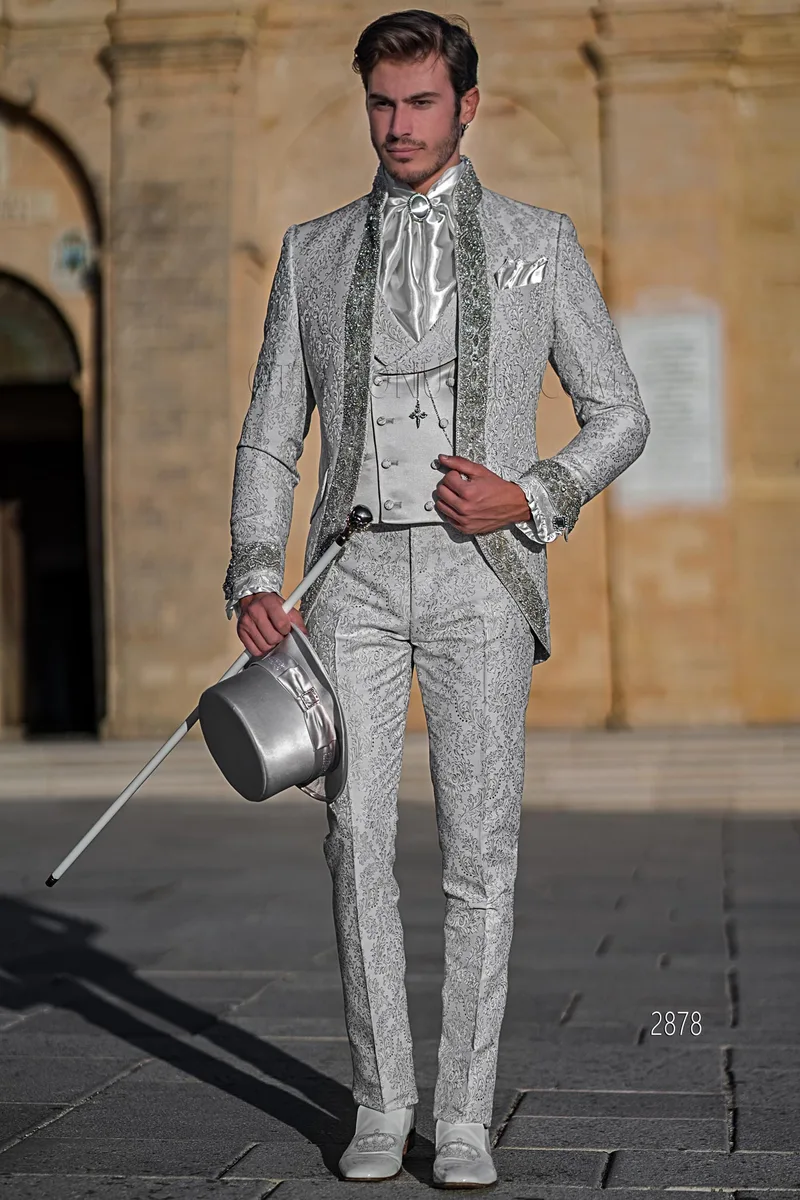 Abito stile principesco damascato grigio perla con passamaneria di cristalli – fi