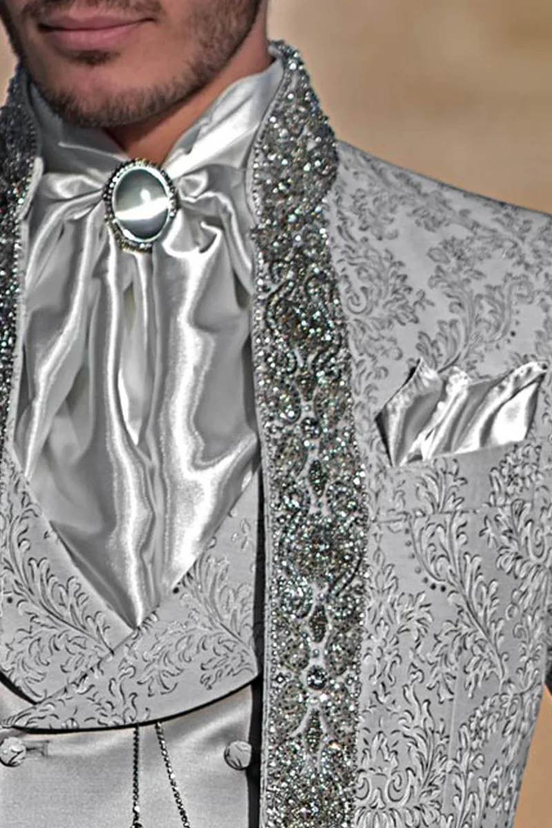Abito stile principesco damascato grigio perla con passamaneria di cristalli 3