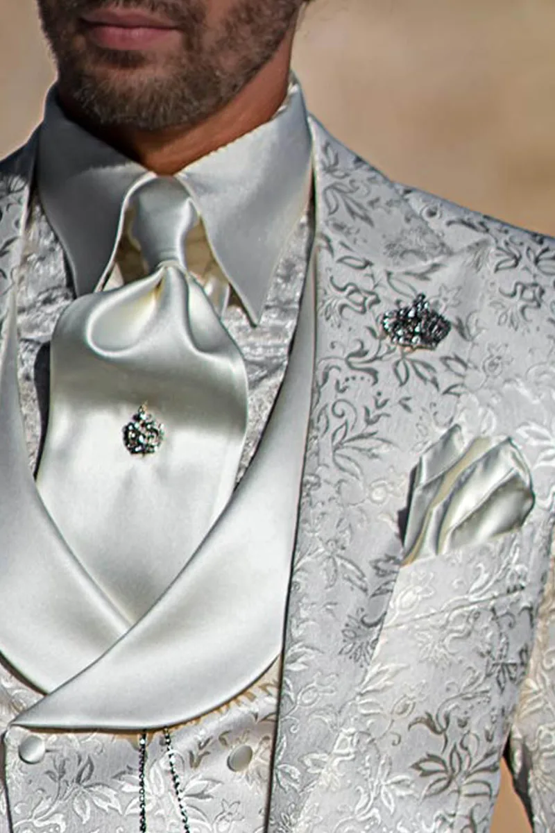 Abito barocco broccato floreale bianco per matrimoni tematici 3