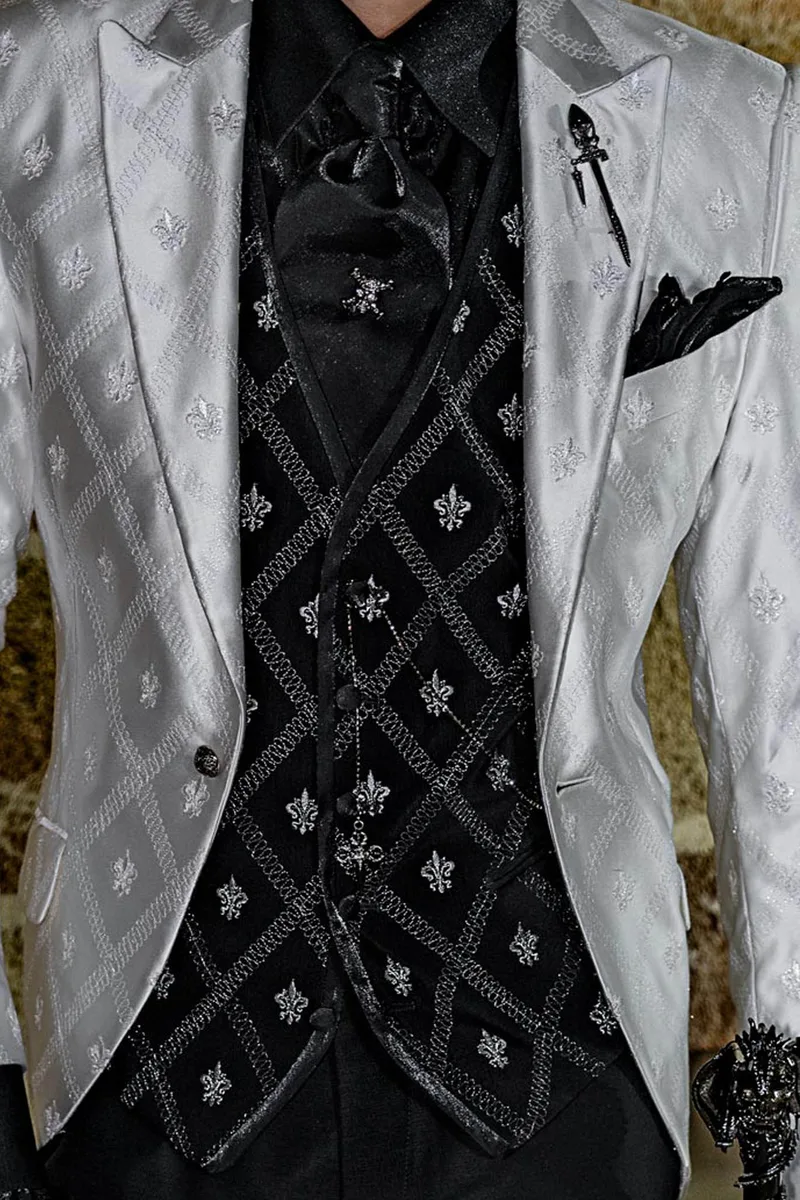 Giacca uomo gotica in raso bianco con ricamo perlato e pantalone nero 2