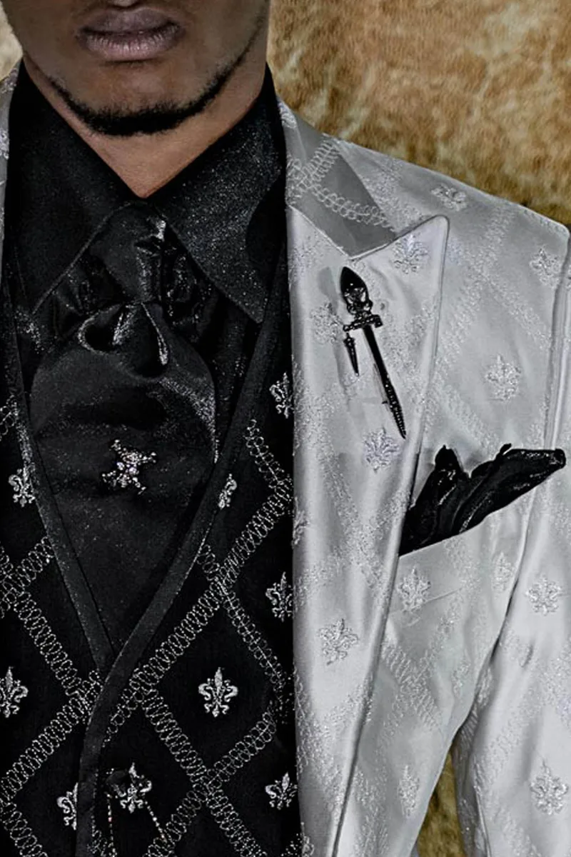 Giacca uomo gotica in raso bianco con ricamo perlato e pantalone nero 3