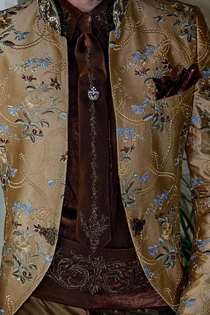 Abito redingote con giacca in shantung di seta oro ricamo floreale 2