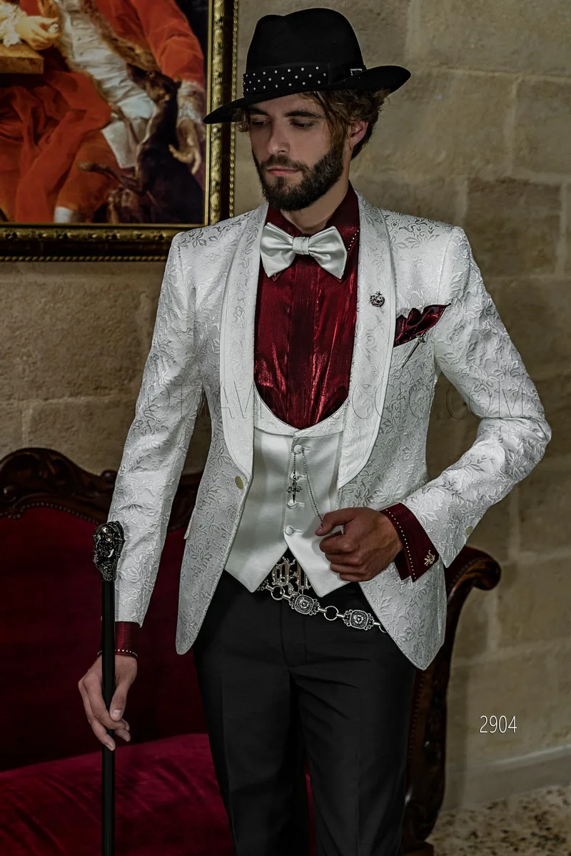 Smoking sciallato look moderno con giacca broccata bianca e pantalone nero 1