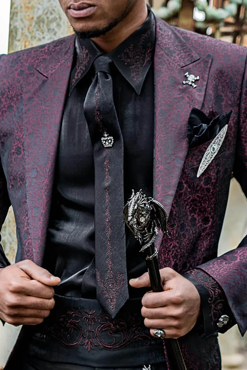 Abito cerimonia uomo con giacca damascata nero e bordeaux e pantalone nero 2