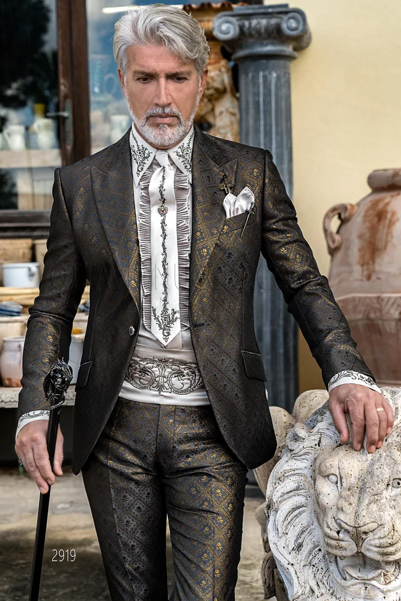 Abito cerimonia uomo stile gotico con tessuto broccato grigio e oro 1