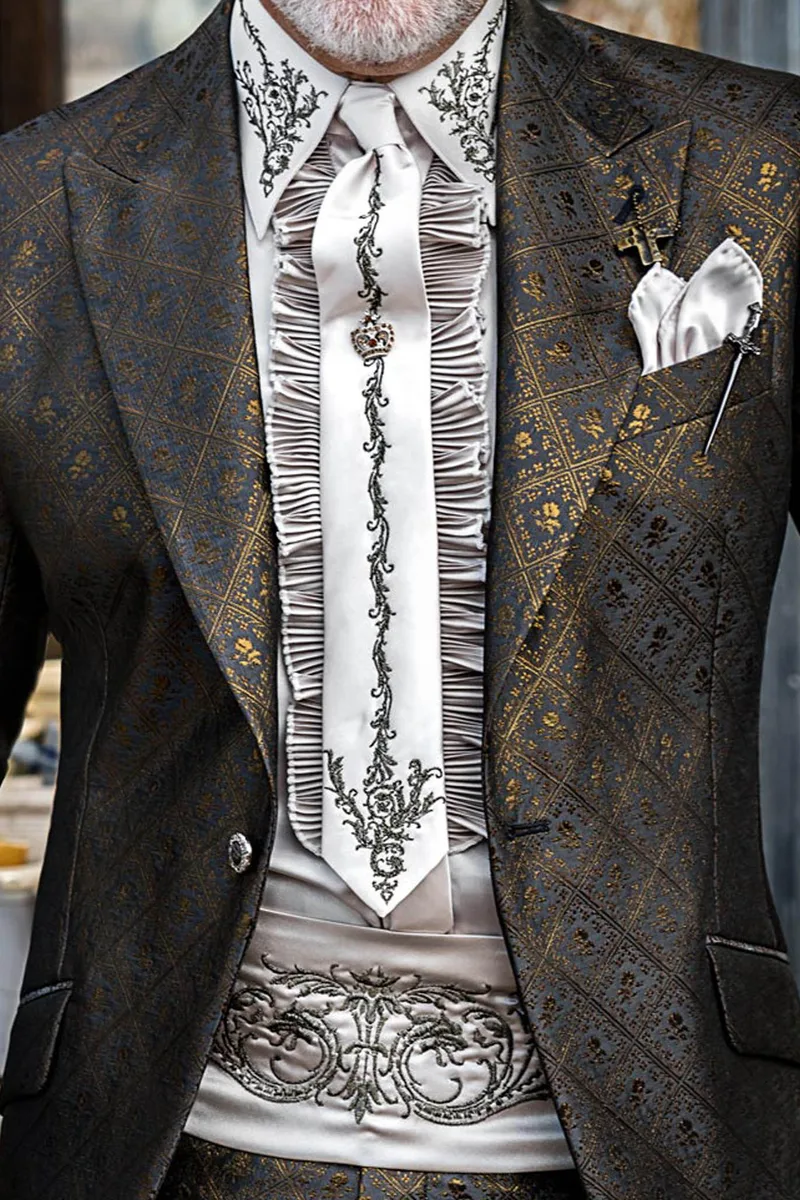 Abito cerimonia uomo stile gotico con tessuto broccato grigio e oro 2
