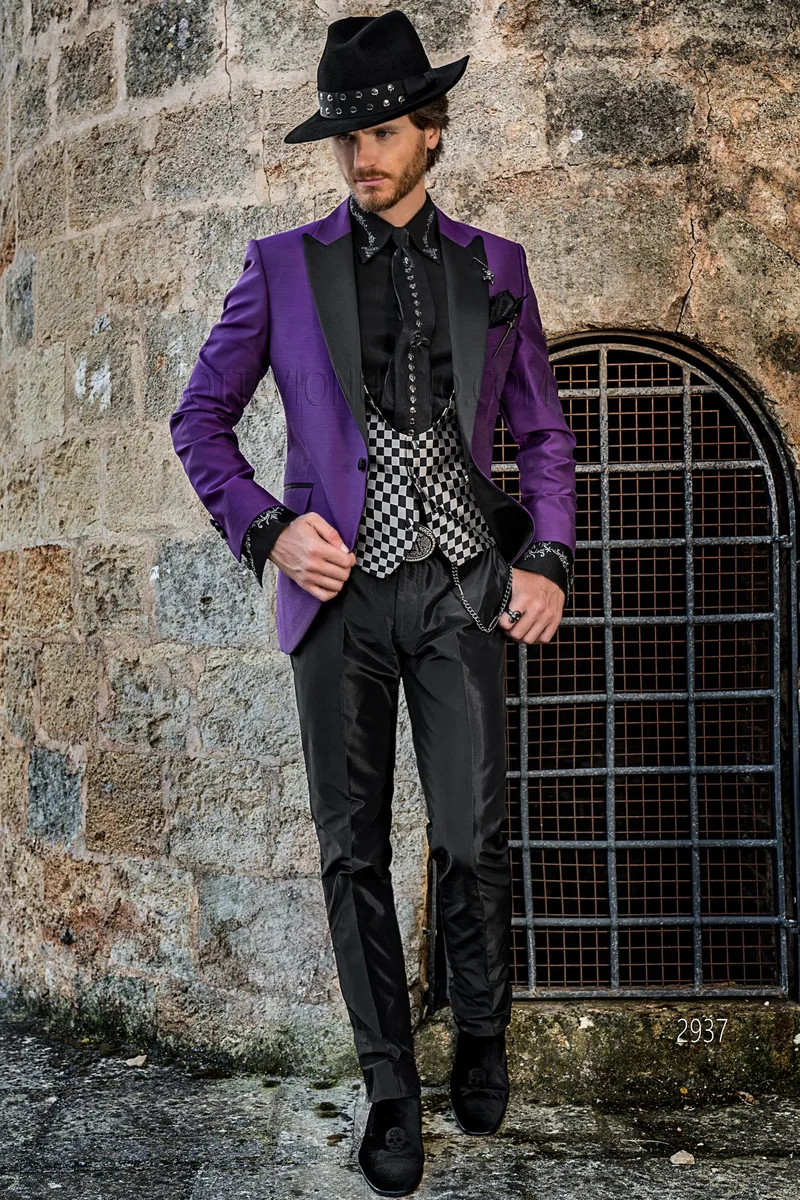 Giacca cerimonia moda viola, pantalone nero, gilet disegno “a scacchi” – fi