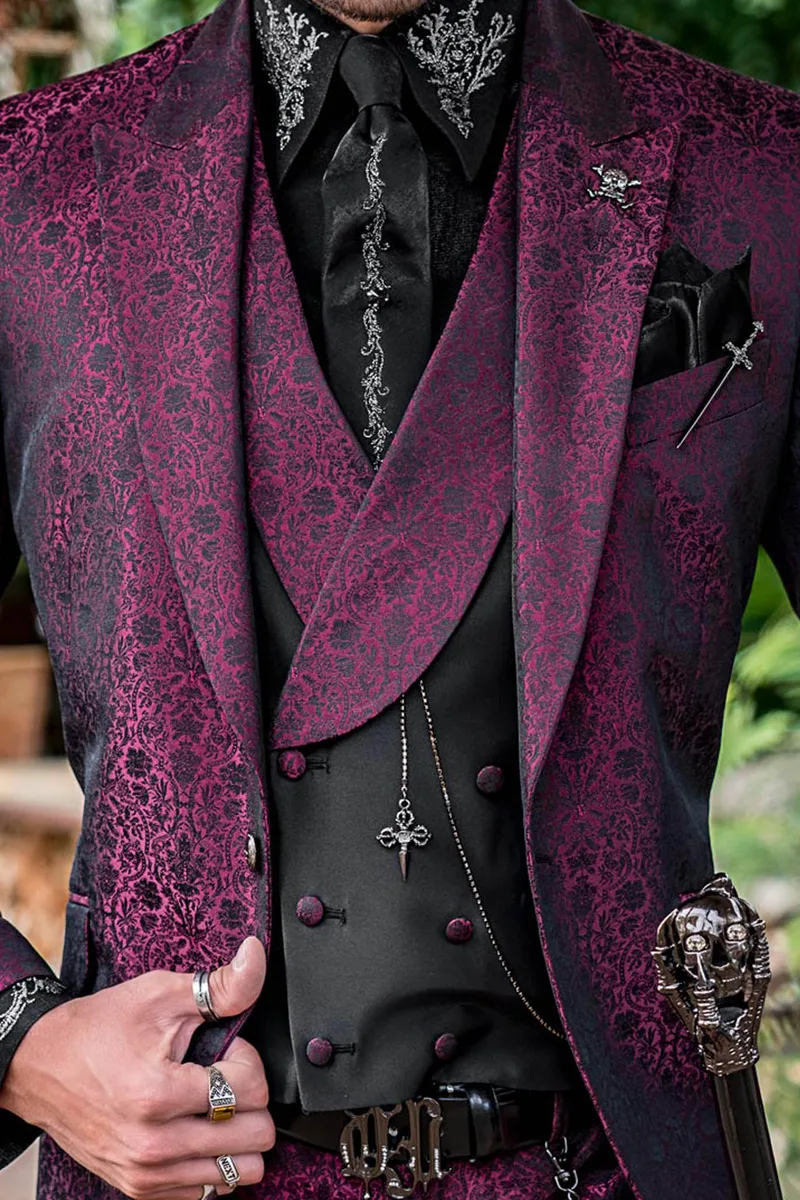 Abito uomo damascato fucsia con gilet abbinato per cerimonie in stile gotico 2