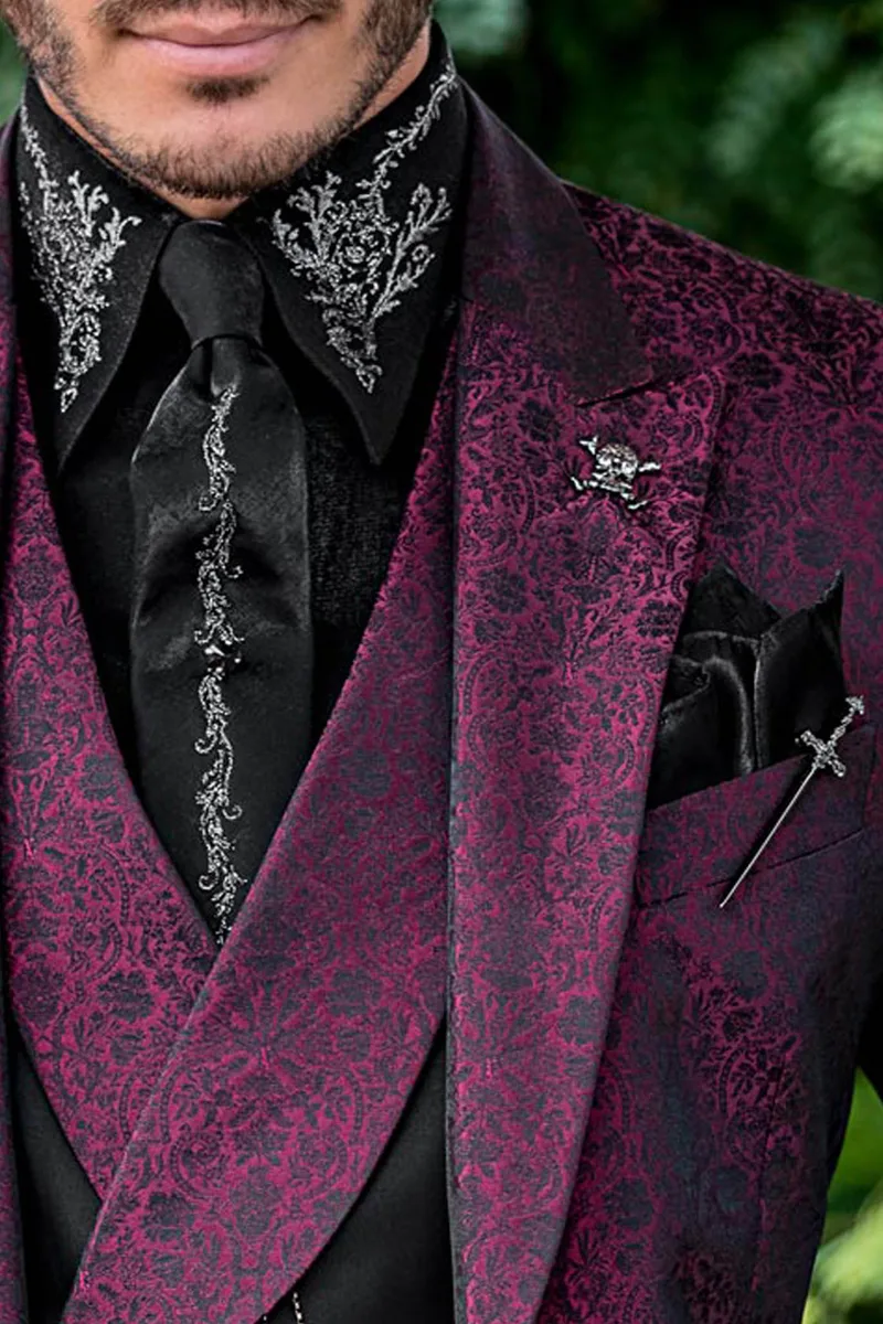 Abito uomo damascato fucsia con gilet abbinato per cerimonie in stile gotico 3