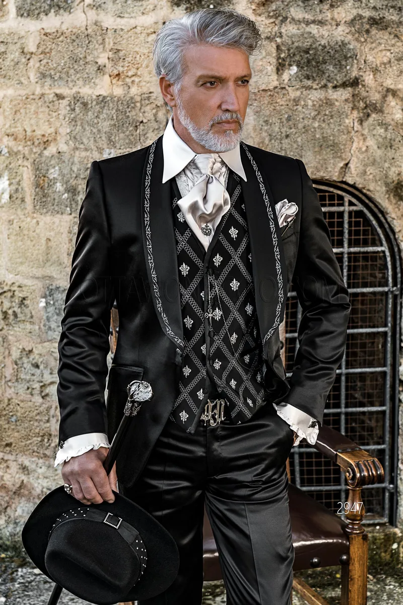 Smoking cerimonia in raso nero con ricamo argento per uno stile moderno 1