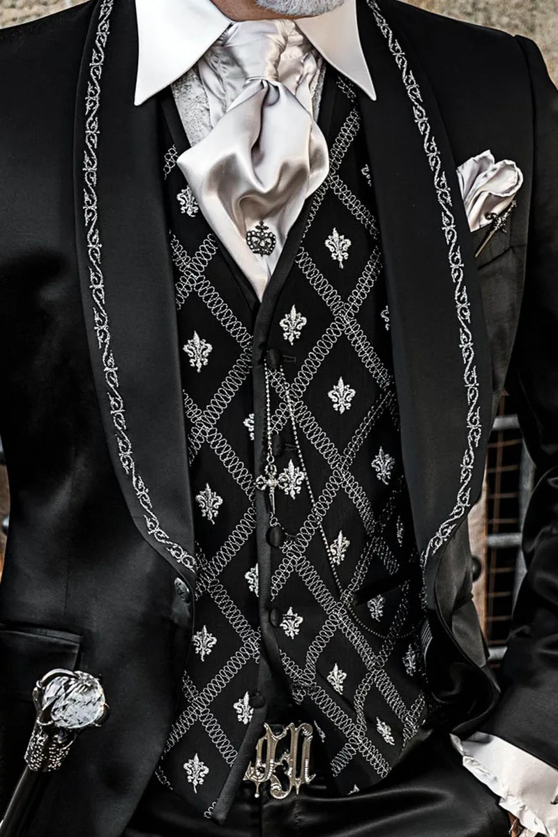 Smoking cerimonia in raso nero con ricamo argento per uno stile moderno 2