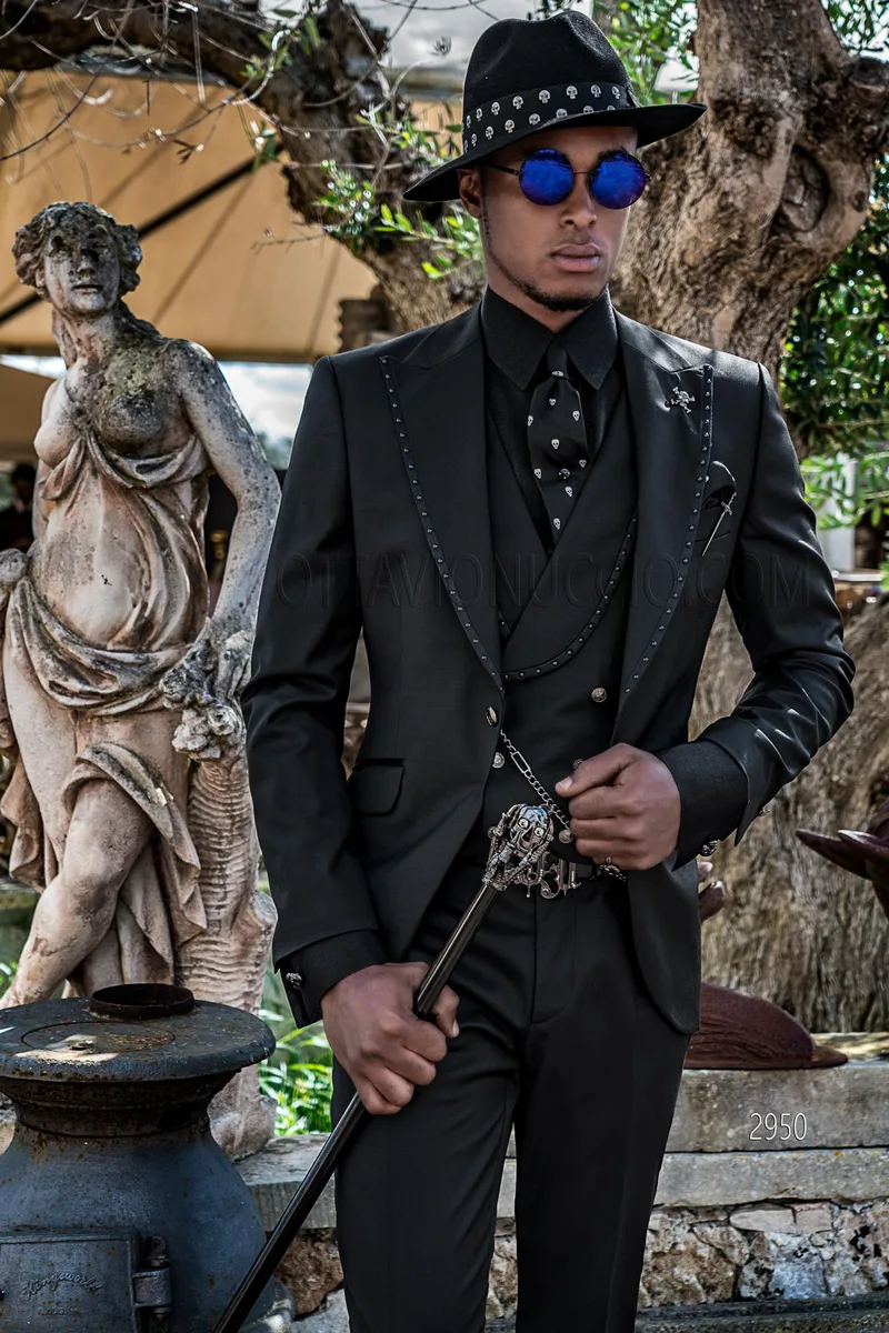 Abito uomo stile steampunk moderno fresco lana nero con borchie sul rever 1