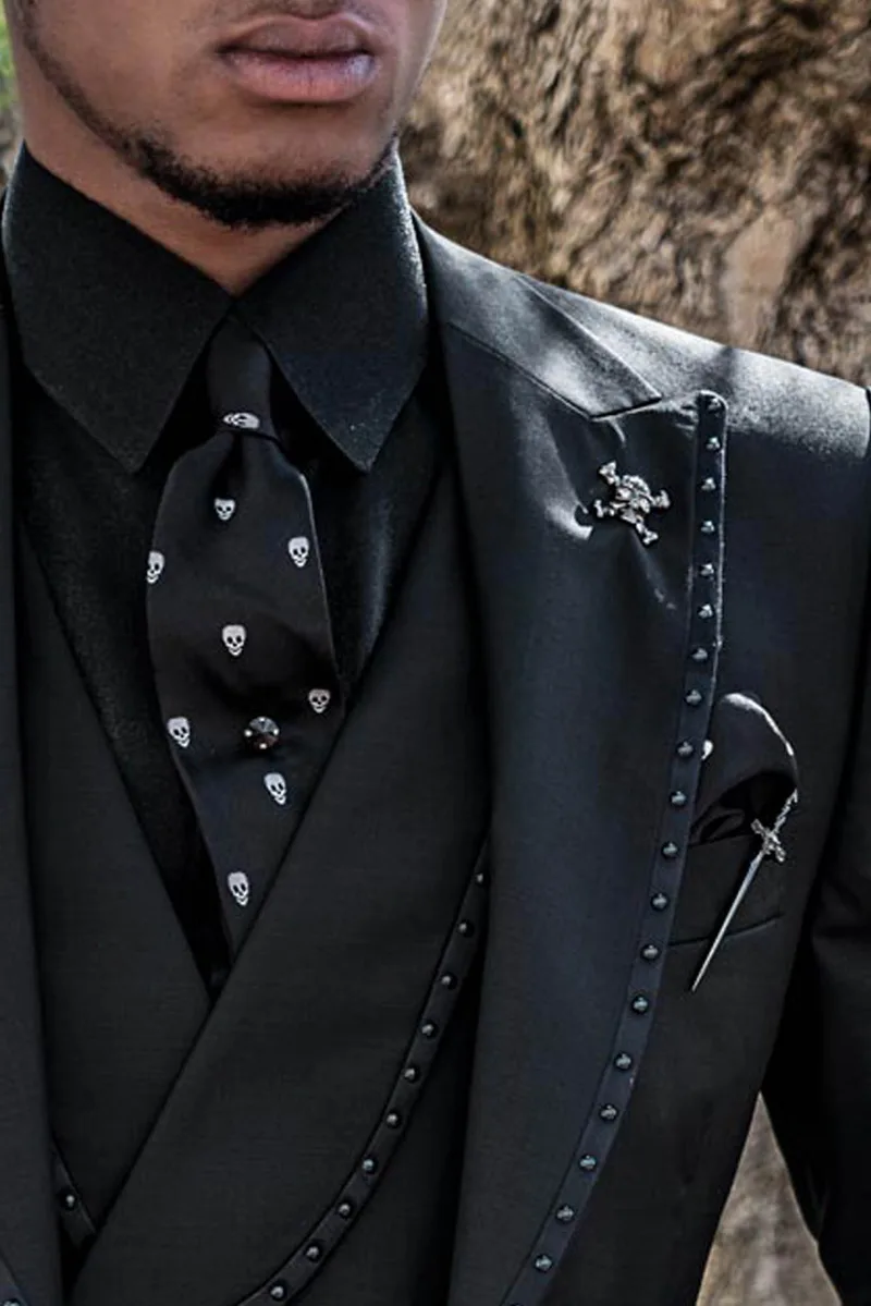 Abito uomo stile steampunk moderno fresco lana nero con borchie sul rever 3