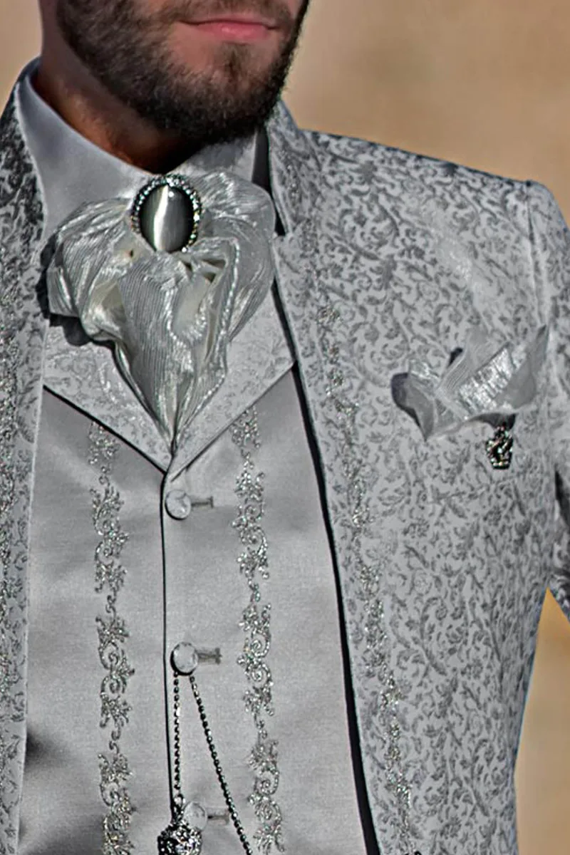 Abito cerimonia damascato grigio perla barocco con ricamo argento 3