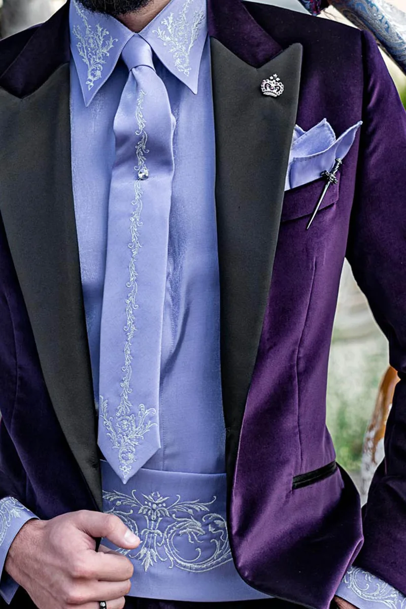 Smoking moderno stile gotico in velluto viola con rever raso nero 2
