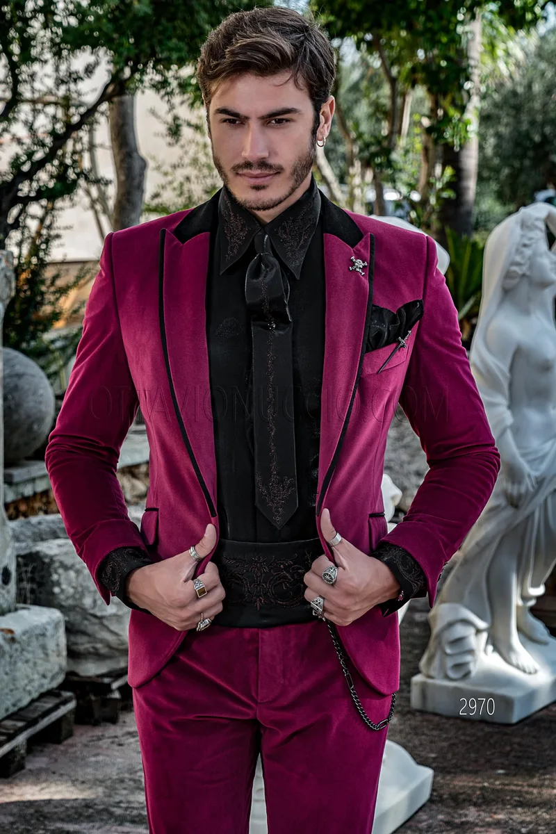 Abito cerimonia alternativo in stile “shabby-chic” in velluto fucsia 1