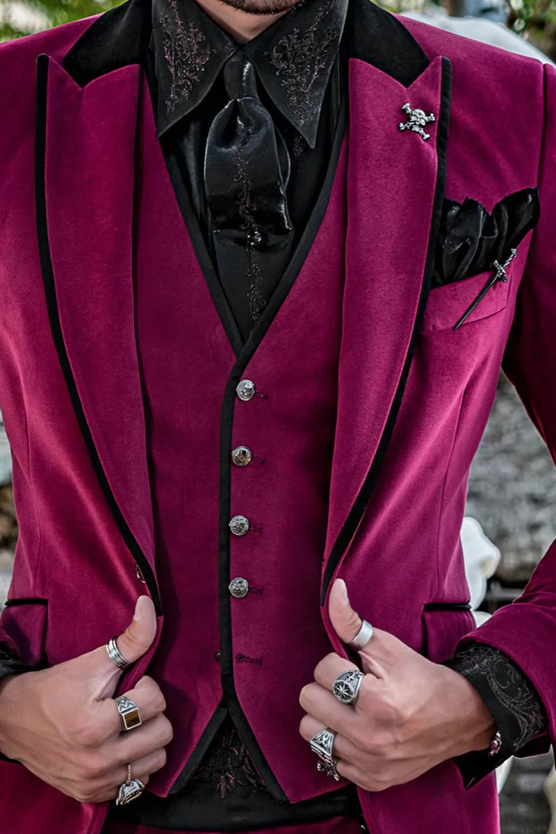Abito cerimonia alternativo in stile “shabby-chic” in velluto fucsia 2