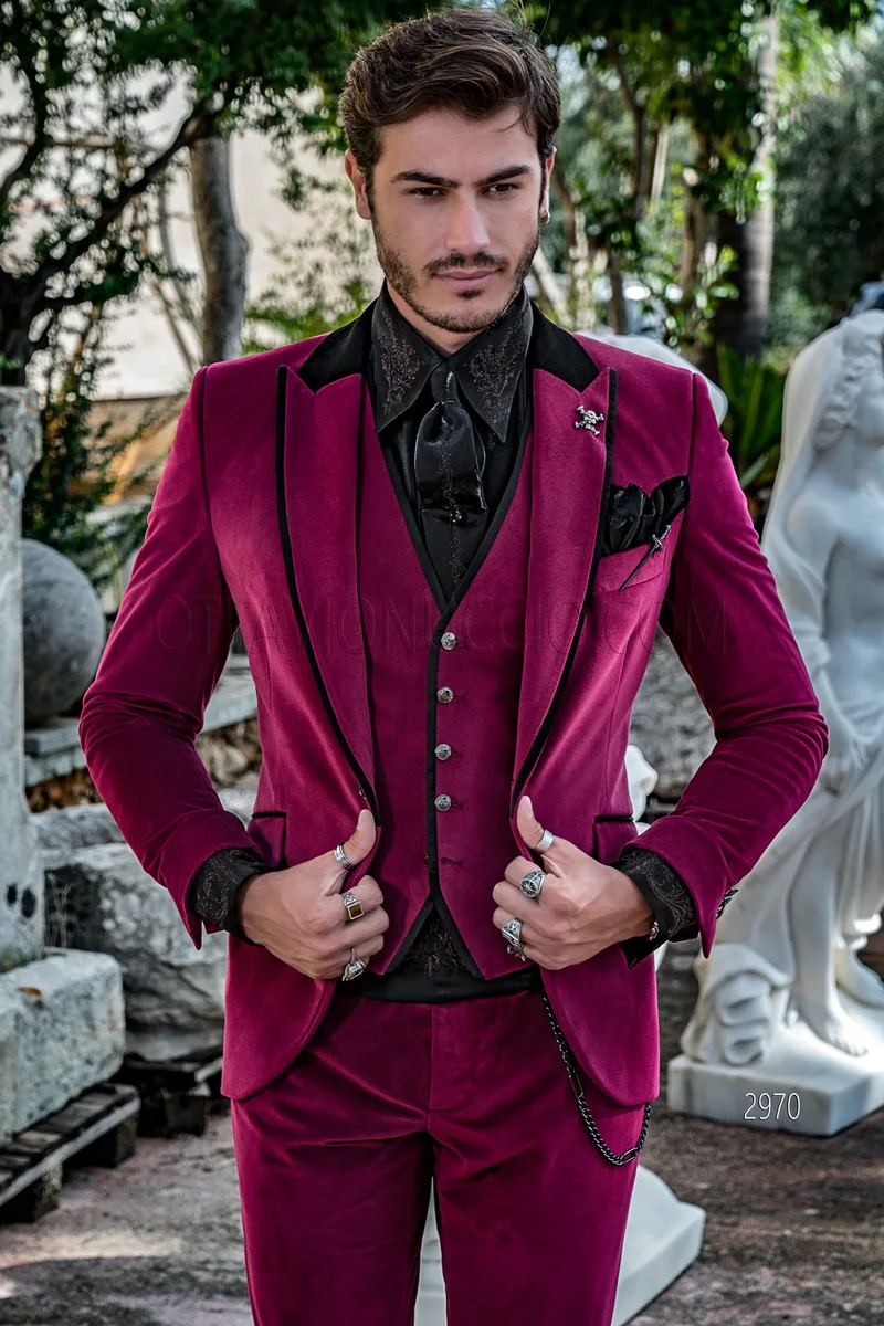 Abito cerimonia alternativo in stile “shabby-chic” in velluto fucsia 3