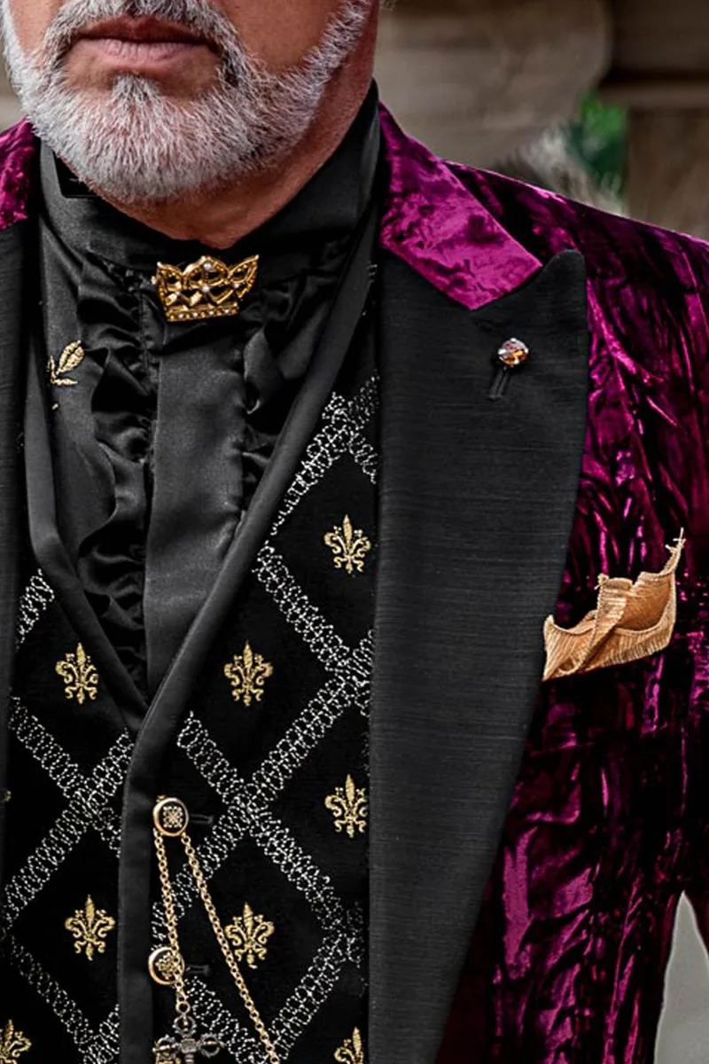 Smoking stile aristocratico in velluto stropicciato viola con pantalone nero 3