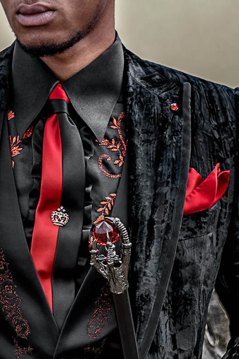 Blazer stile aristocratico velluto stropicciato nero e pantalone damascato rosso 4