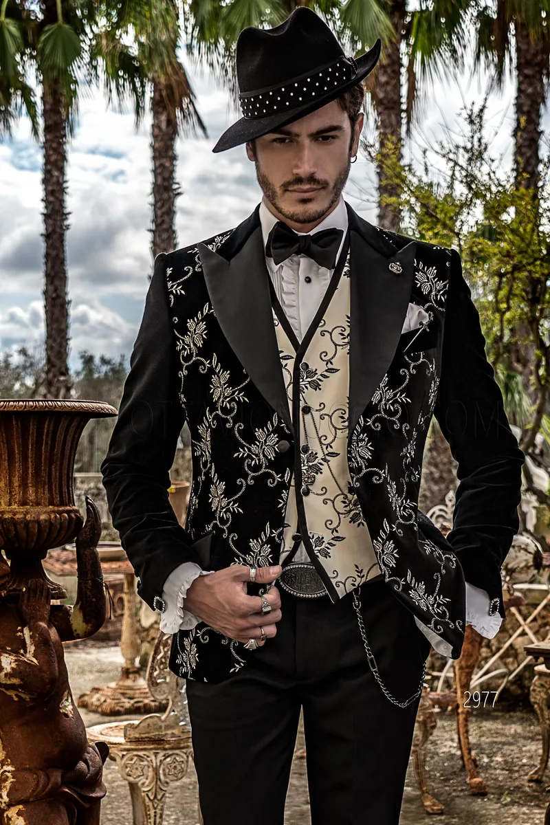 Abito particolare da uomo nero con ricamo floreale chiaro con pantalone nero – pa