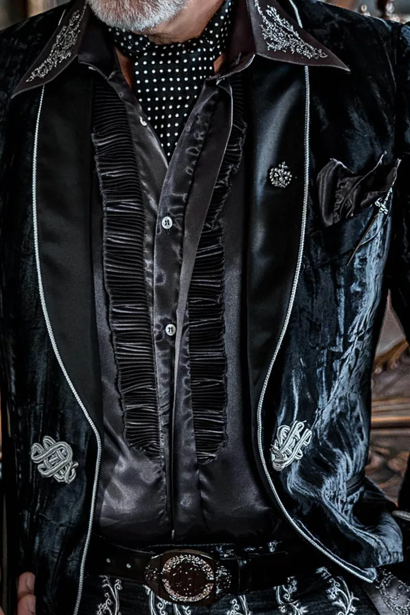 Smoking aristocratico in velluto nero e passamaneria argento, pantalone broccato 2