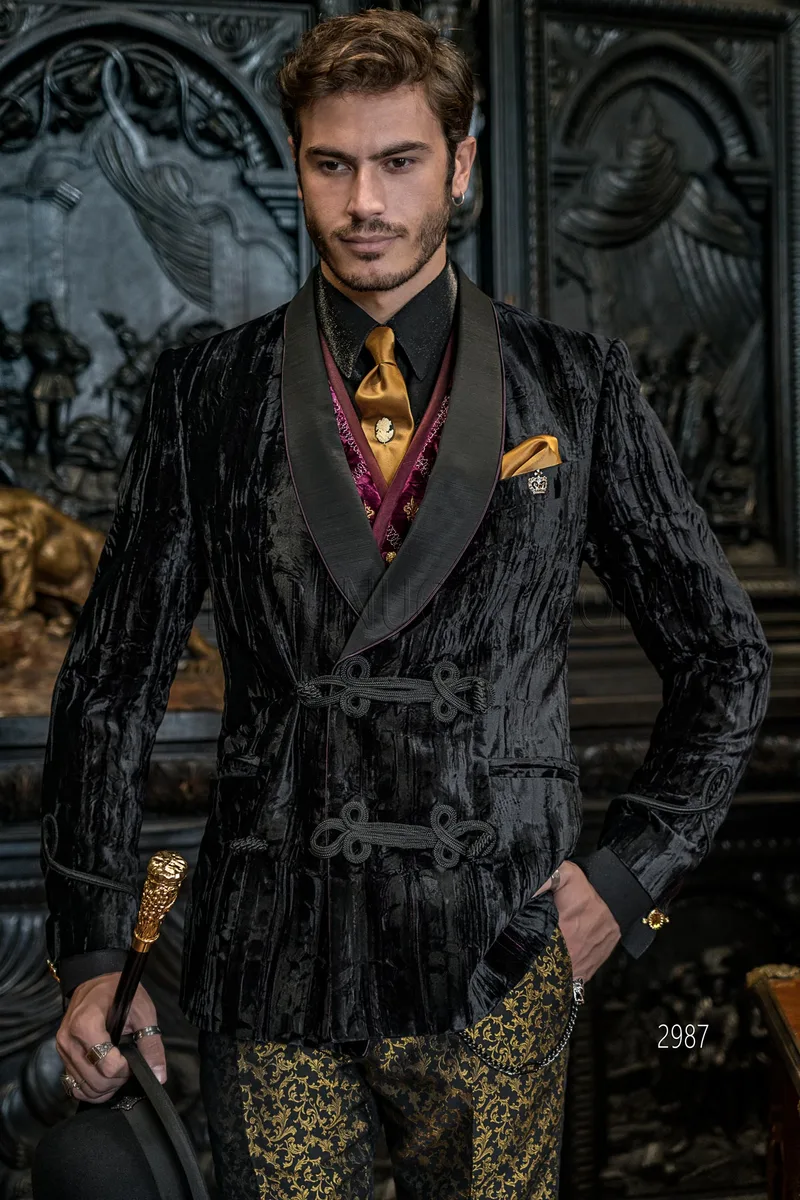 Smoking doppiopetto stile aristocratico in velluto stropicciato nero – pa