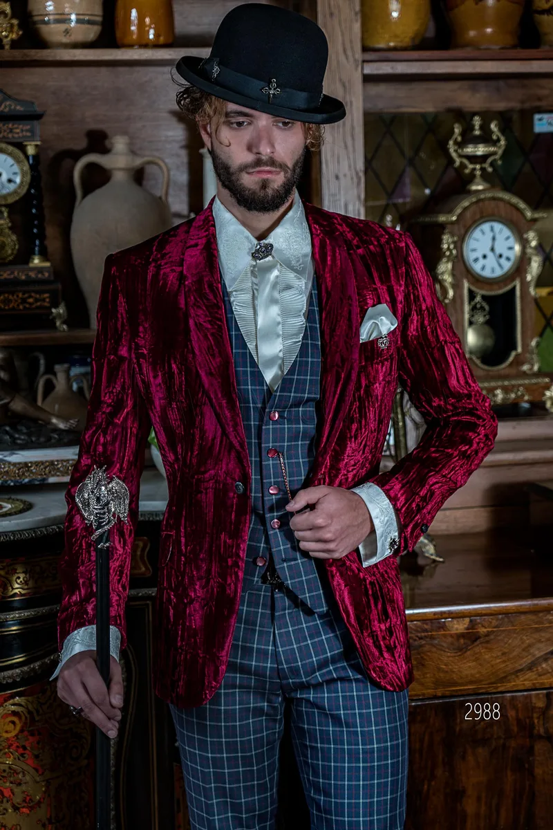 Blazer in stile aristocratico velluto nero pantalone e gilet a quadri 1