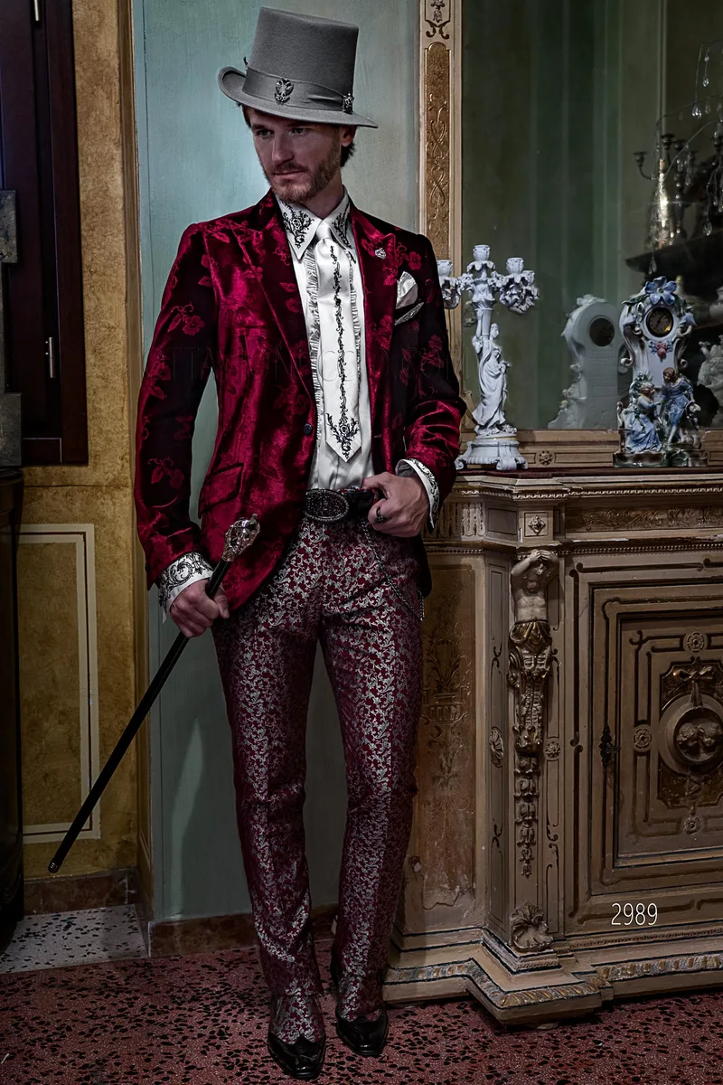 Completo aristocratico rosso giacca in velluto e pantalone damascato – fi