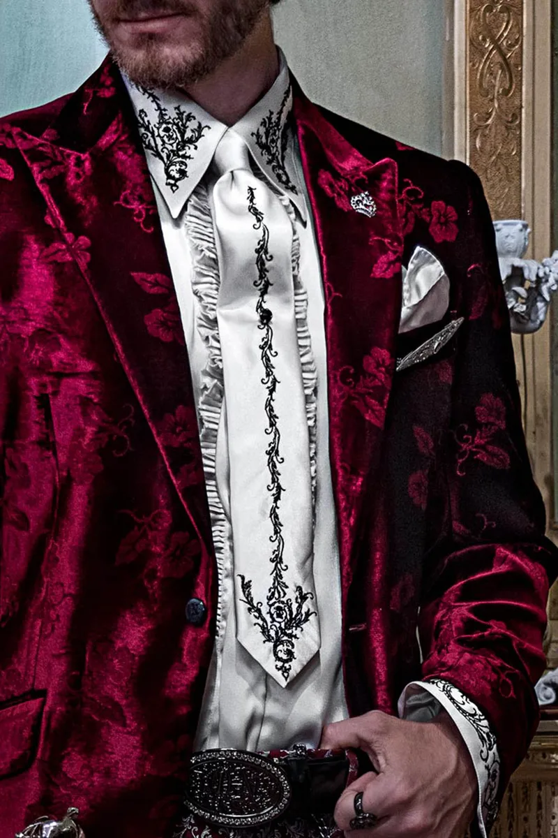 Completo aristocratico rosso giacca in velluto e pantalone damascato 3