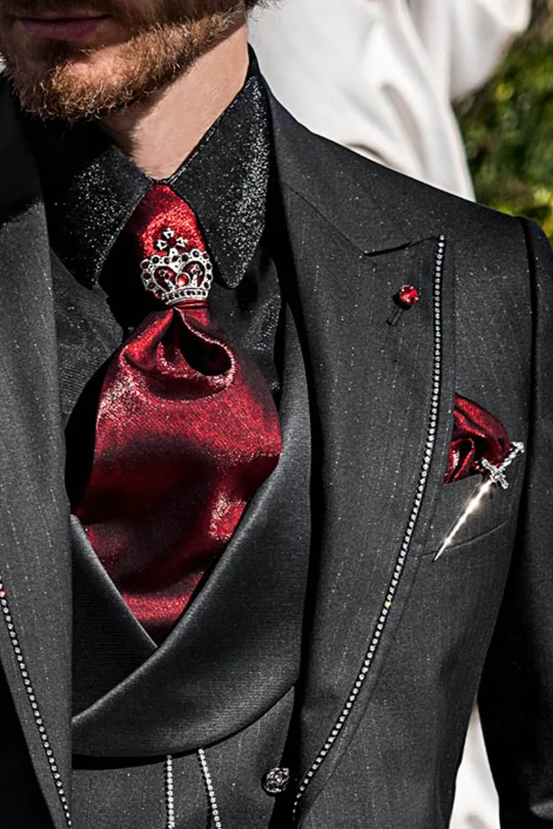 Completo cerimonia gessato nero in stile steampunk con strass crystal sul rever 3