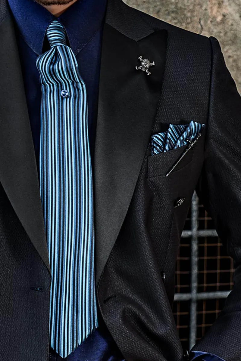 Abito doppiopetto elegante uomo in tessuto blu e nero e rever in raso 2