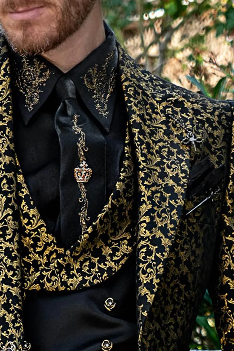 Abito in stile gotico damascato nero e oro per un matrimonio di lusso 3