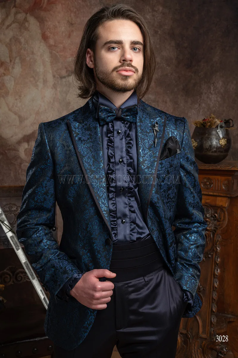 Abito moda gotica con giacca damascata blu lamè e profilo nero 1