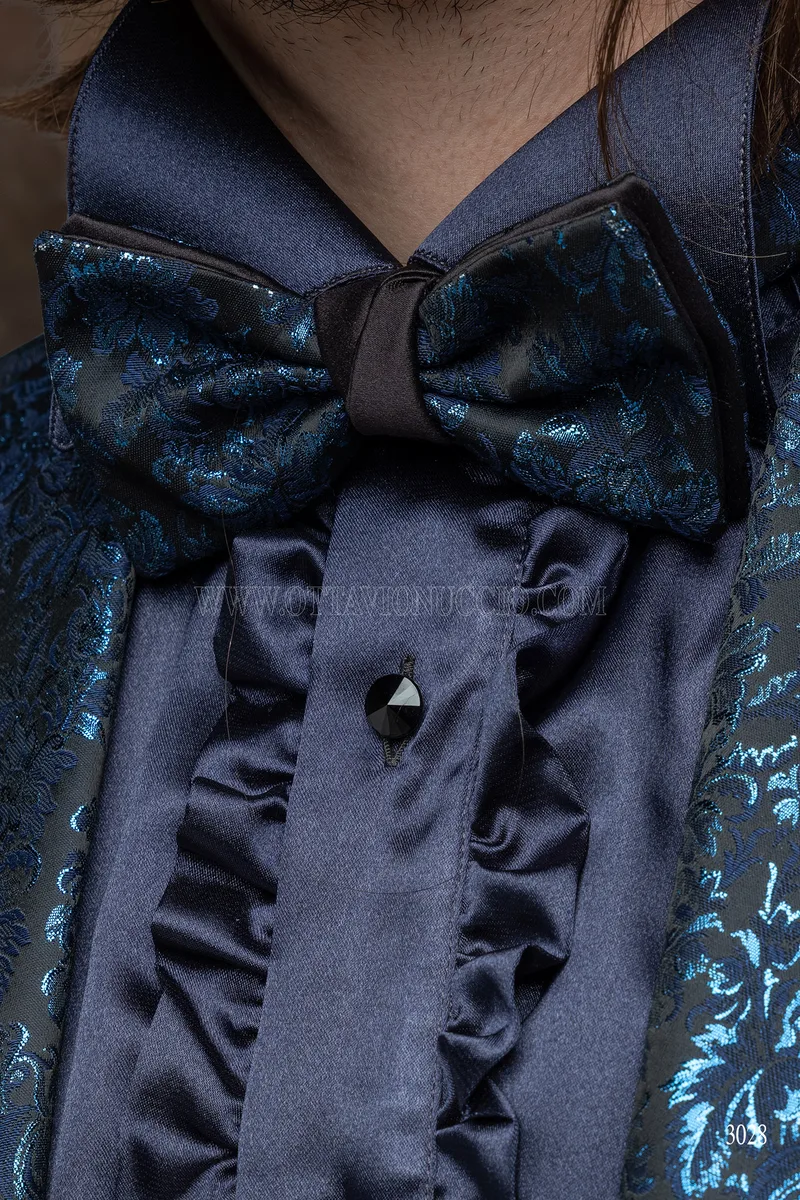 Abito moda gotica con giacca damascata blu lamè e profilo nero 4